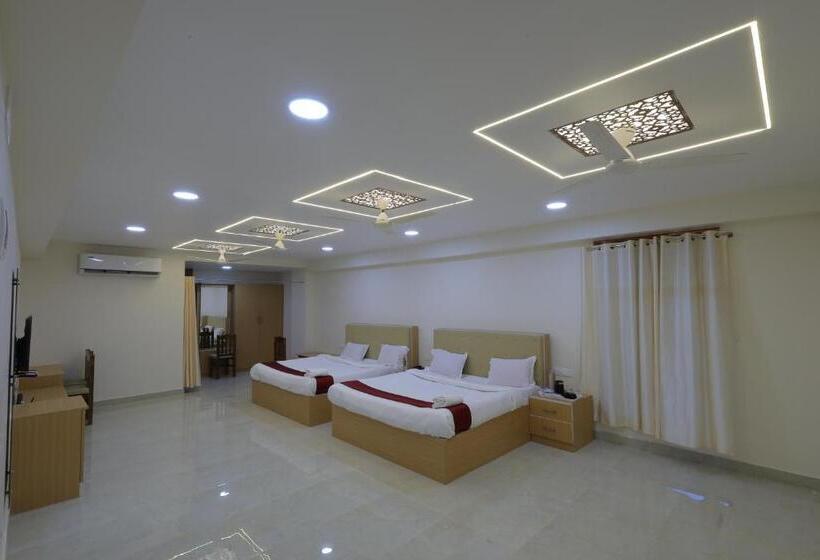 Отель Rajam Selva