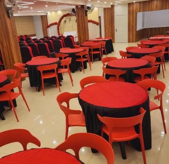 Отель Thejaswini Residency Cheruvathur