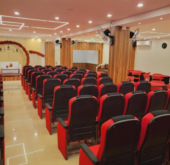 Отель Thejaswini Residency Cheruvathur