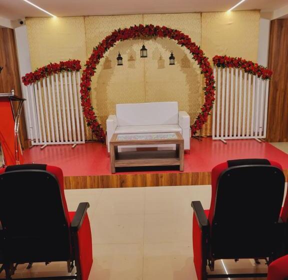 Отель Thejaswini Residency Cheruvathur