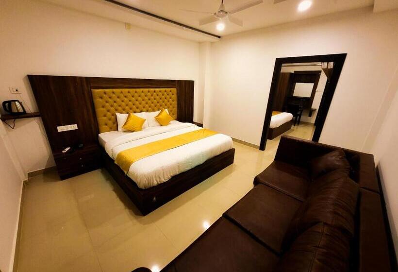 Отель Thejaswini Residency Cheruvathur