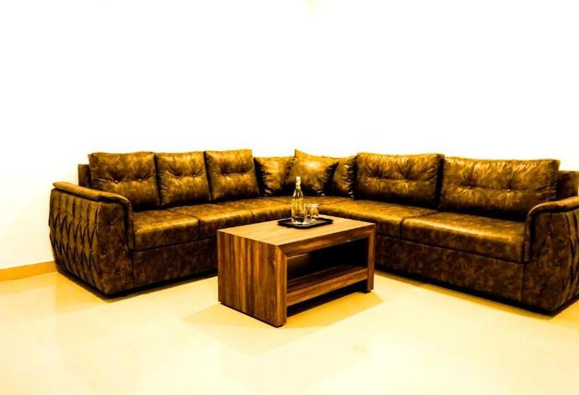 Отель Thejaswini Residency Cheruvathur