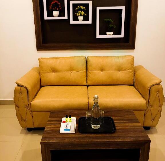 Отель Thejaswini Residency Cheruvathur