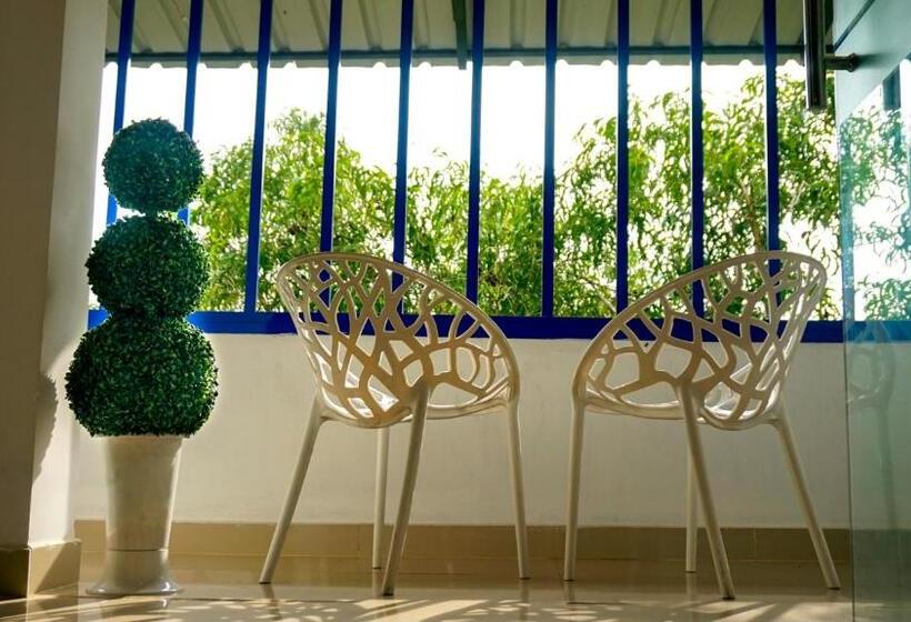 Отель Thejaswini Residency Cheruvathur