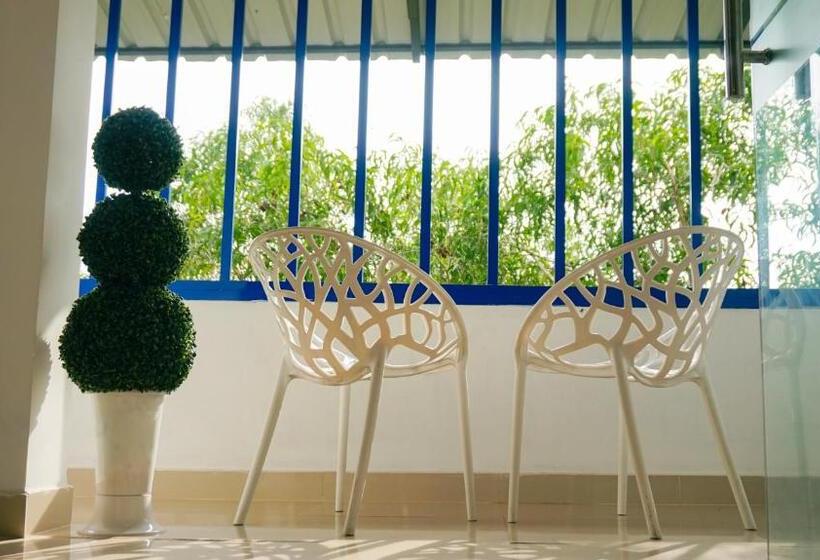 Отель Thejaswini Residency Cheruvathur