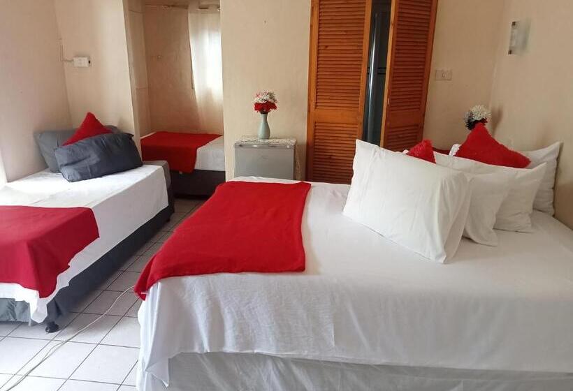 פנסיון Holy And Joy Guesthouse