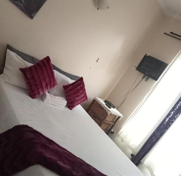 פנסיון Holy And Joy Guesthouse