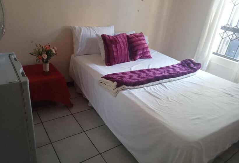 פנסיון Holy And Joy Guesthouse