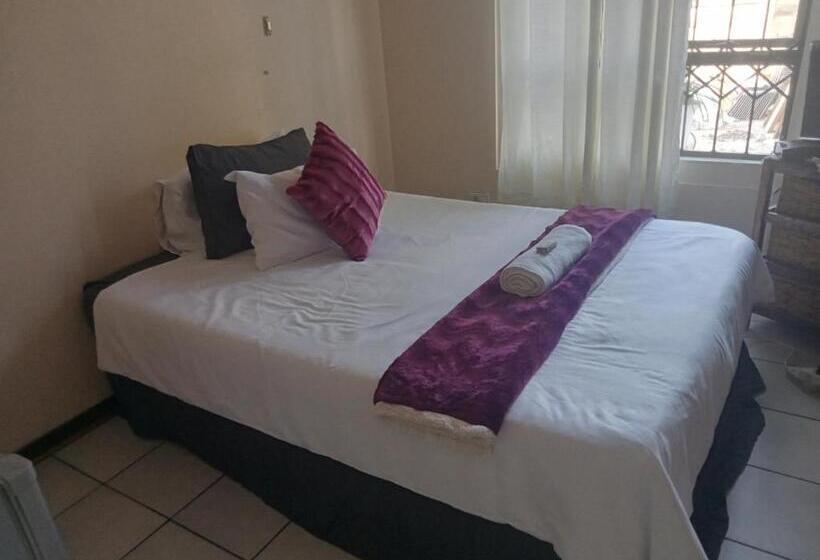 פנסיון Holy And Joy Guesthouse