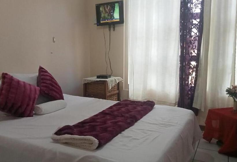 פנסיון Holy And Joy Guesthouse