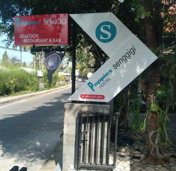 Poppies Senggigi Hostel