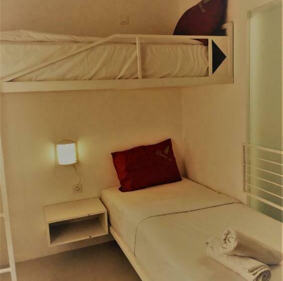 Poppies Senggigi Hostel