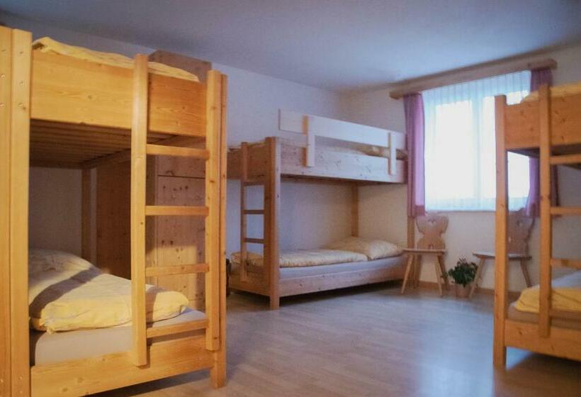 הוסטל Gasthaus Post, Obermutten