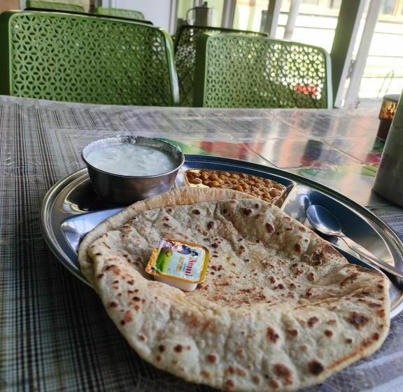 Bed and Breakfast Bhandari Cottages