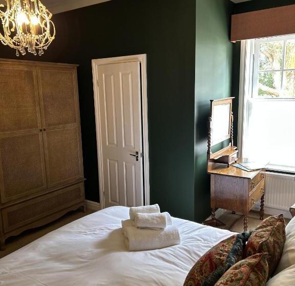 مبيت وإفطار The Lodge At Salhouse