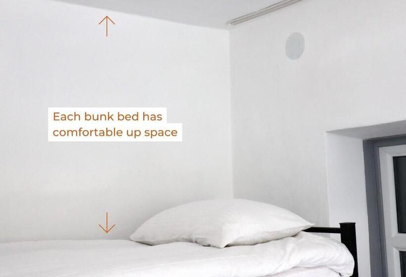 Esenin 1 Hostel & Bar