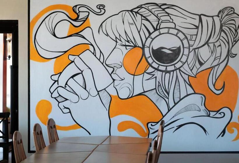 Esenin 1 Hostel & Bar