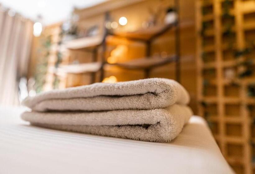 Esenin 1 Hostel & Bar