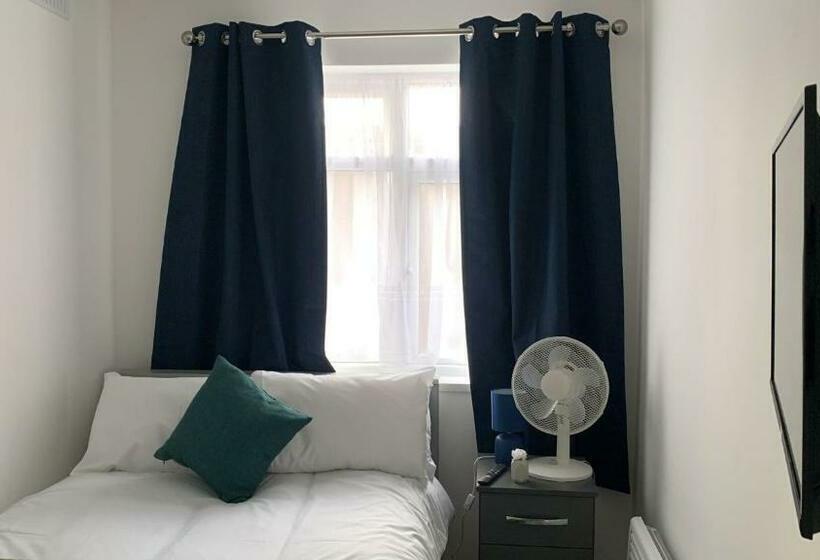 Капсульный Oтель The Broadway Rooms