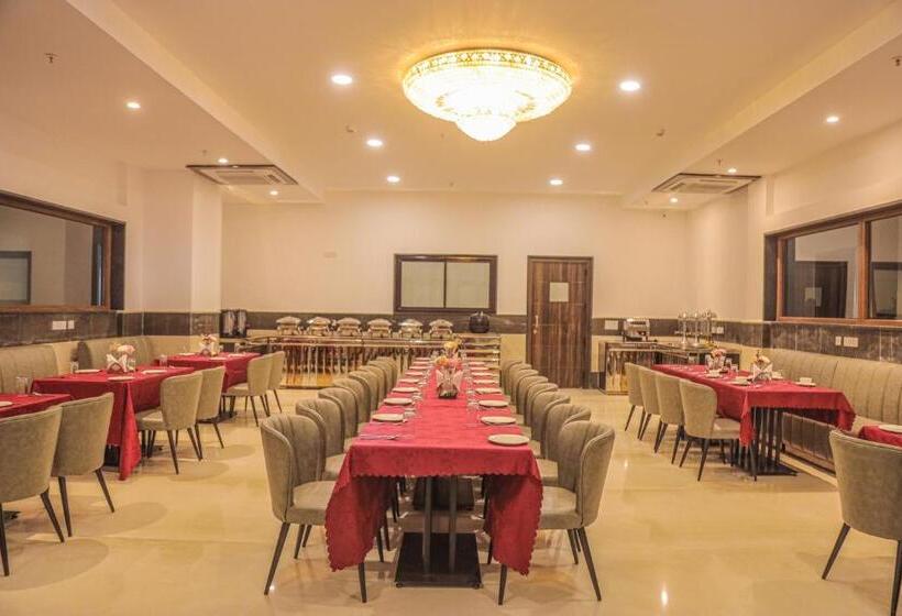 هتل Dhauladhar Heights Resort