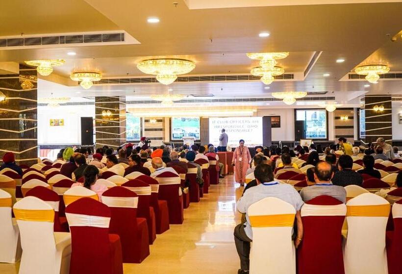 هتل Dhauladhar Heights Resort