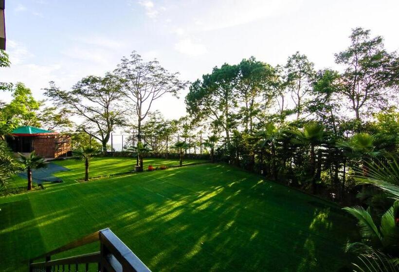 هتل Dhauladhar Heights Resort