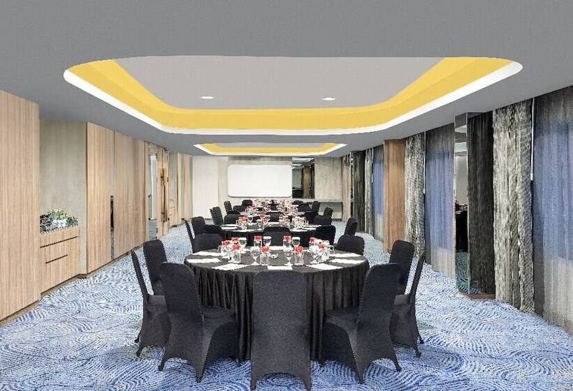 Отель Harper Banjarmasin By Aston