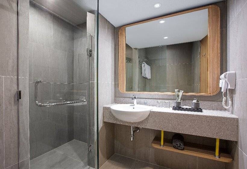 Отель Harper Banjarmasin By Aston