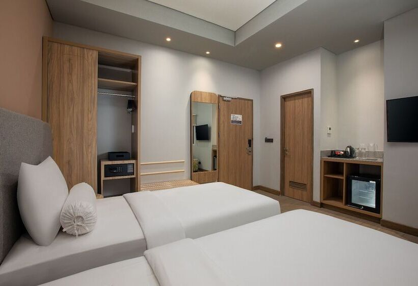 Отель Harper Banjarmasin By Aston