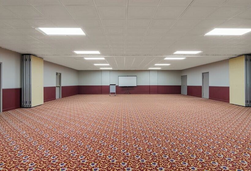 فندق Hometowne Studios By Red Roof And Conference Center Chicago N Aurora Naperville