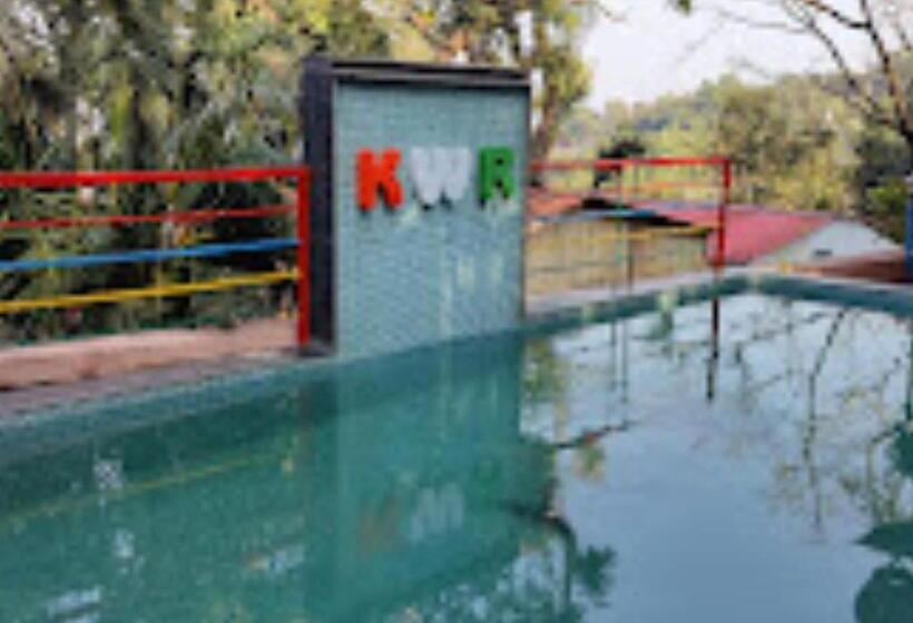 בית מלון כפרי Kaas Woods Resort, Satara