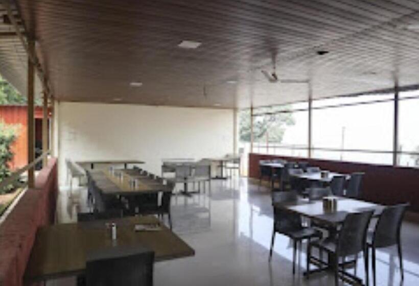 בית מלון כפרי Kaas Woods Resort, Satara