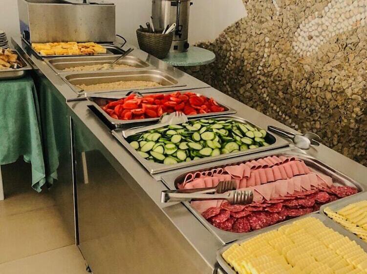 فندق Mint Family