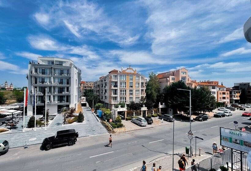 فندق Mint Family