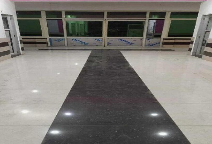 酒店 Oyo 81370 Pink Garden Marriage Hall And Banquet Pheena