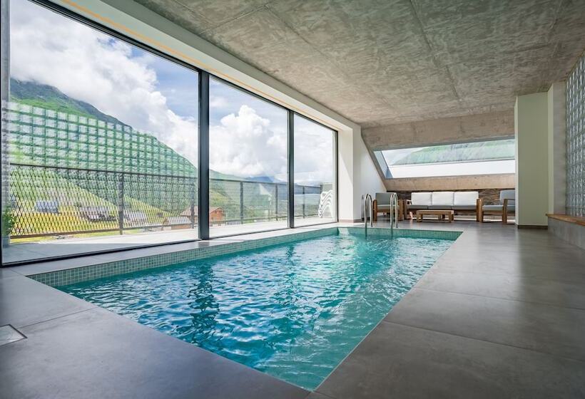 هتل Step Inn   Kazbegi