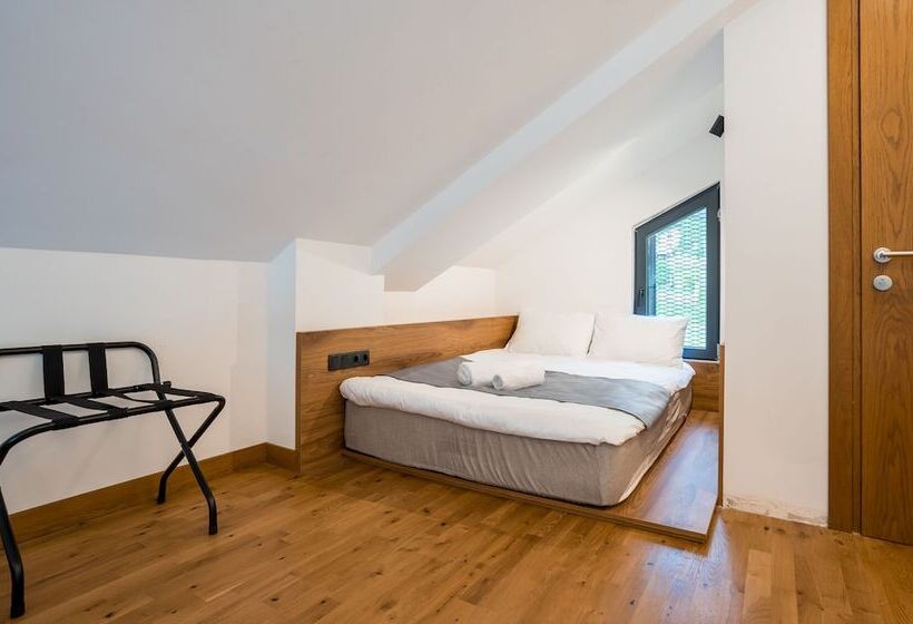 هتل Step Inn   Kazbegi