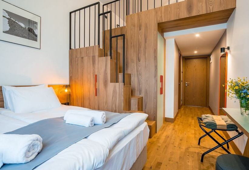 هتل Step Inn   Kazbegi