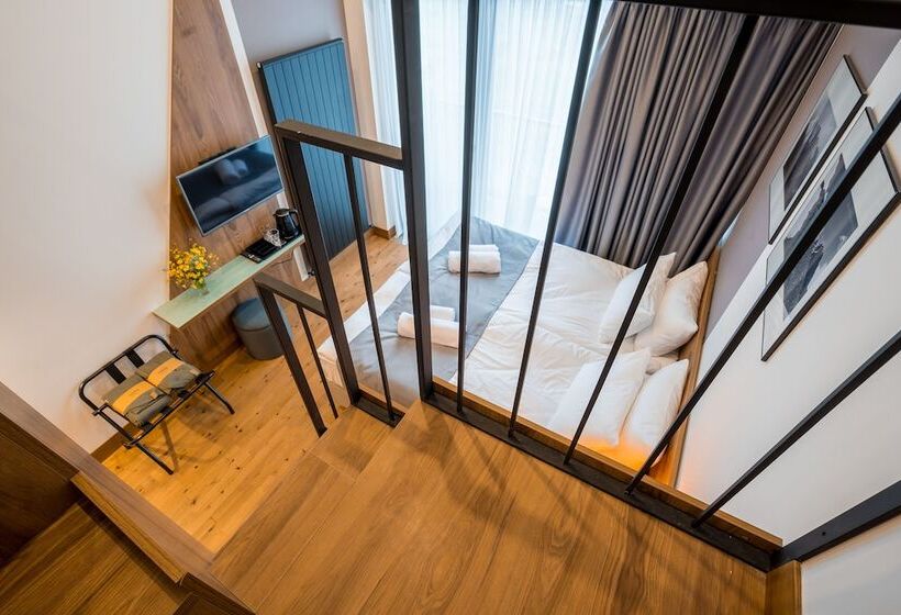 هتل Step Inn   Kazbegi