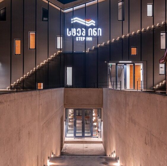 هتل Step Inn   Kazbegi