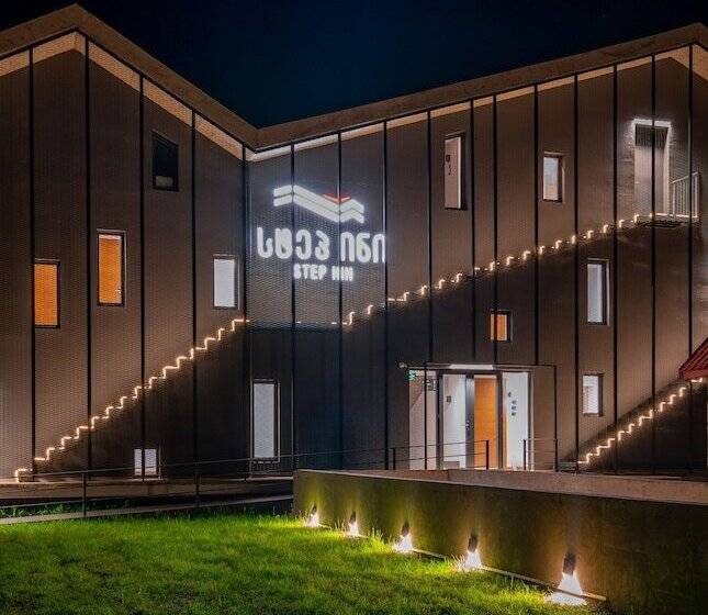 هتل Step Inn   Kazbegi