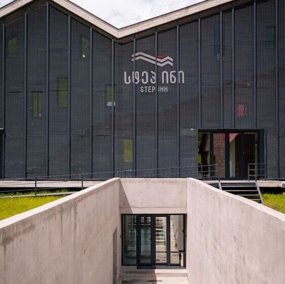 هتل Step Inn   Kazbegi