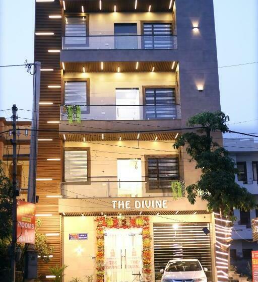 Отель The Divine  शानदार कमरे के साथ