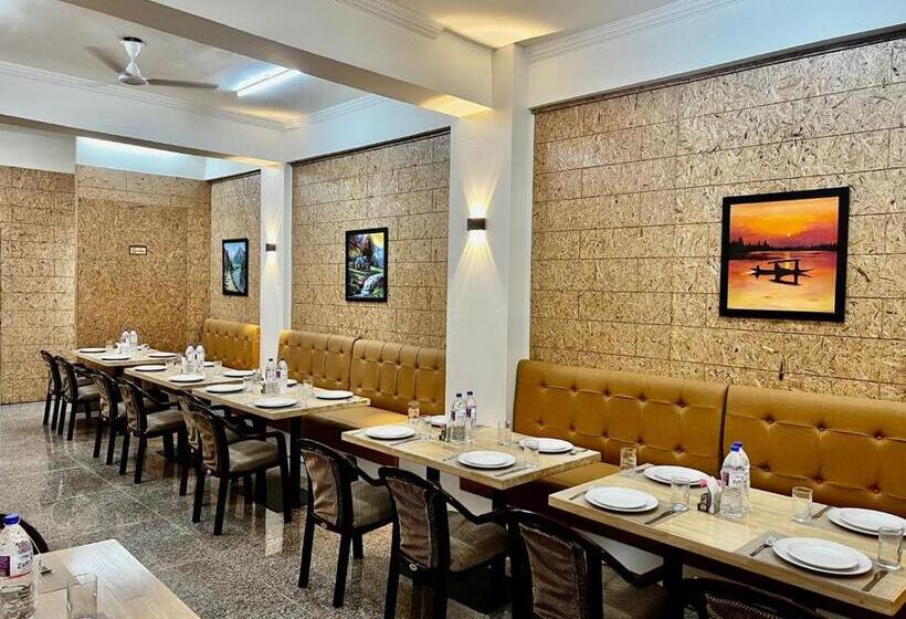 בית מלון כפרי Wood Venture Residency By Stay Pattern