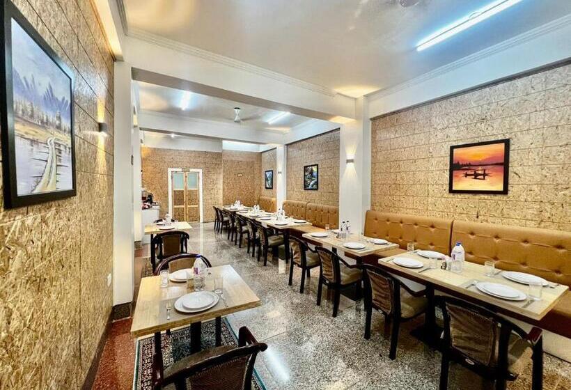 בית מלון כפרי Wood Venture Residency By Stay Pattern