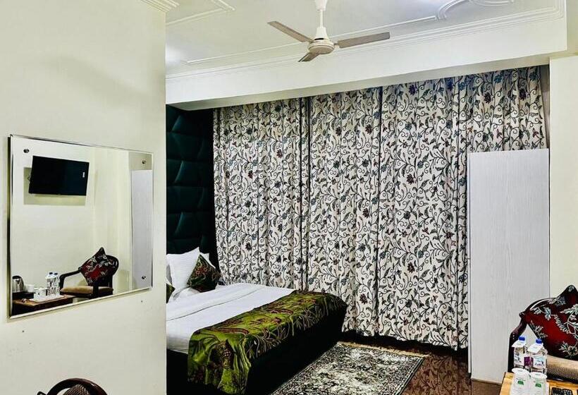 בית מלון כפרי Wood Venture Residency By Stay Pattern