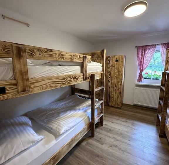 هاستل Bajta Kroparica