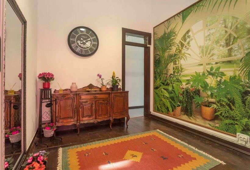 ユースホステル Happy Holiday Sintra