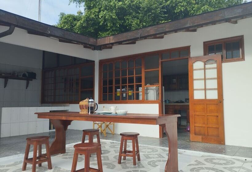 فندق صغير Leticias Guest House