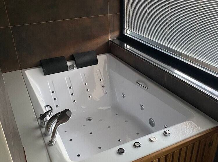 فندق 216 Ruby Suite